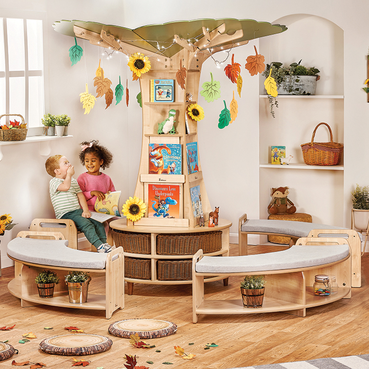 Bookcase tree with comfy seats