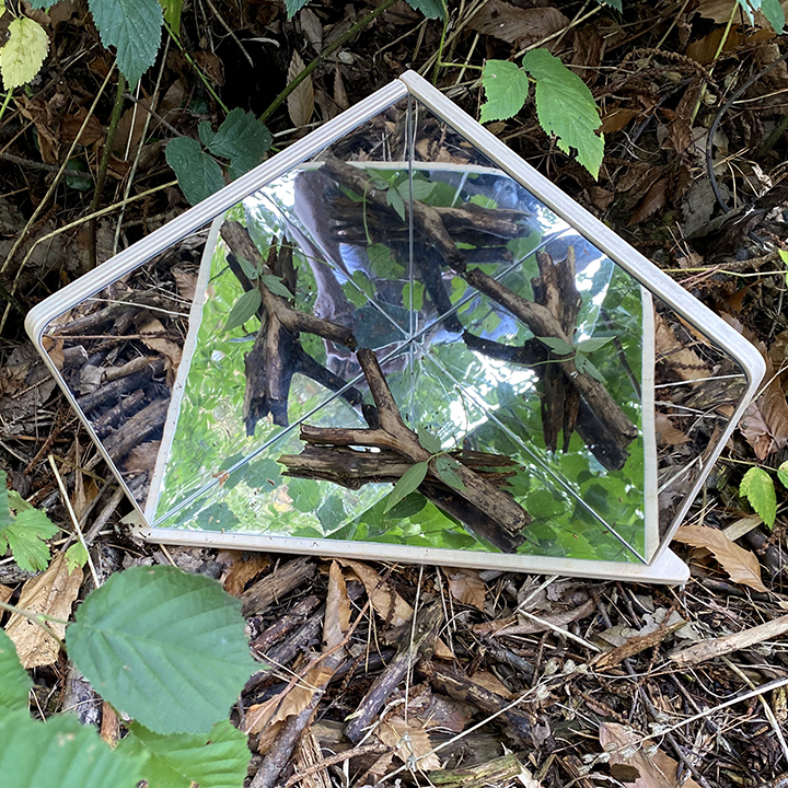 Outdoor A 90º corner mirror