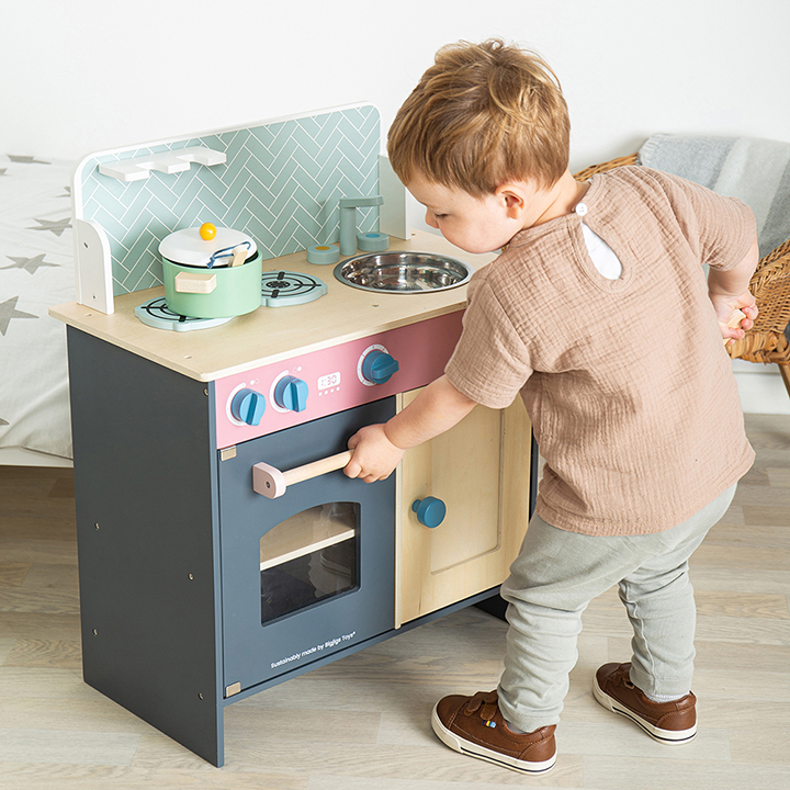 All-in-one pretend kitchen