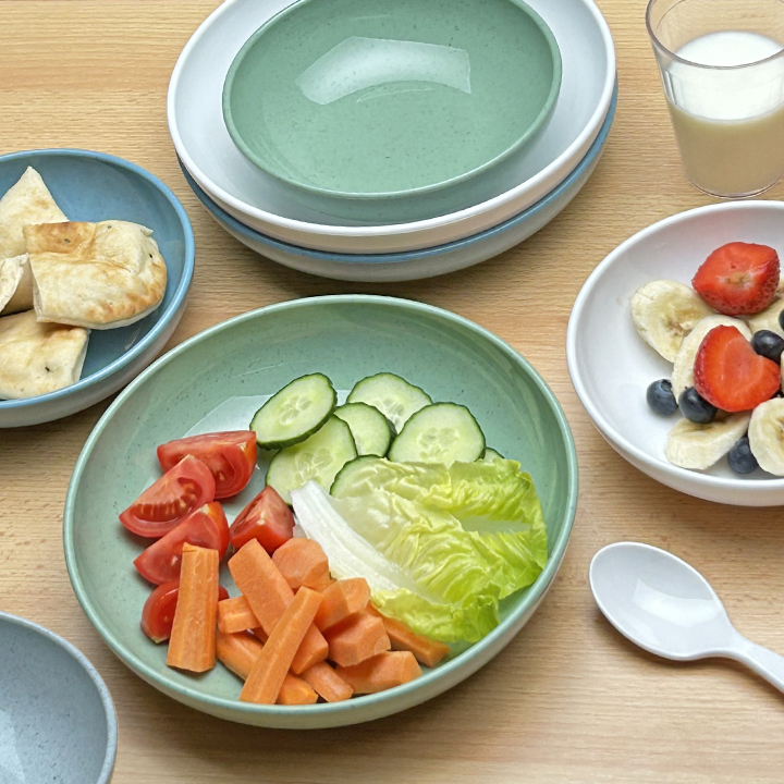 Green, grey or blue speckled and white bowls