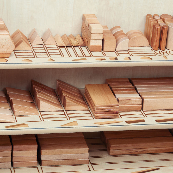 Unit with spaces marked for building blocks