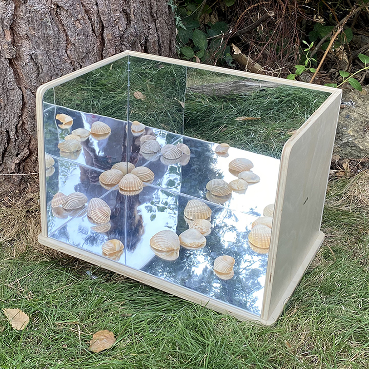 Reflect to infinity outdoors