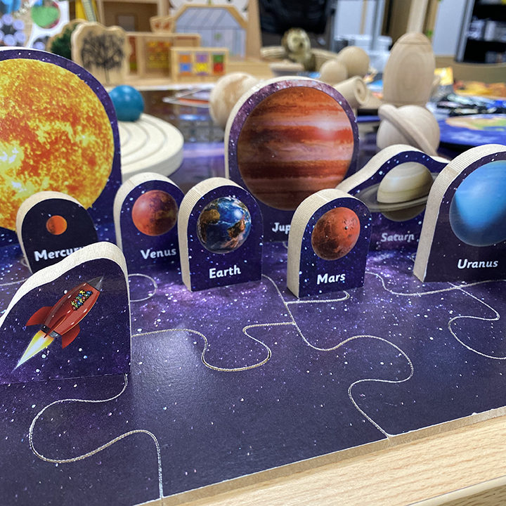 Stand up planet pieces