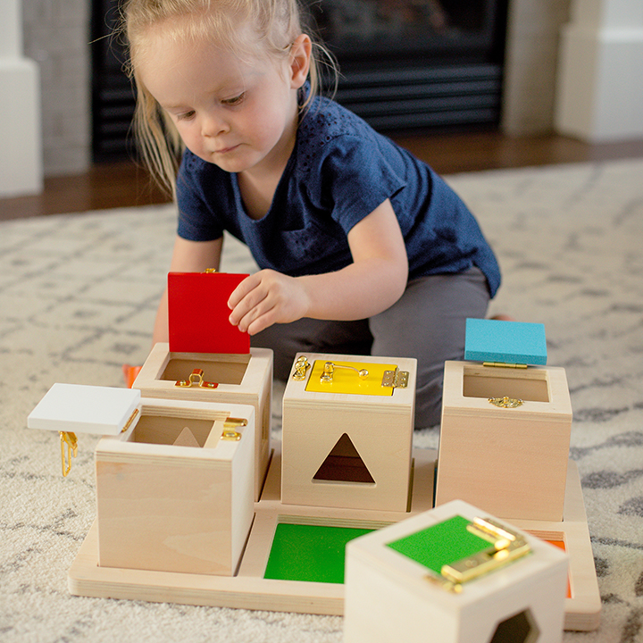 Six shape sorting locking boxes