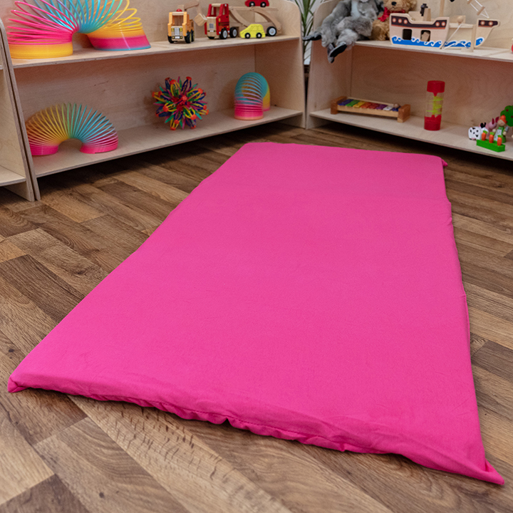 Pink fitted sheet for sleep mat