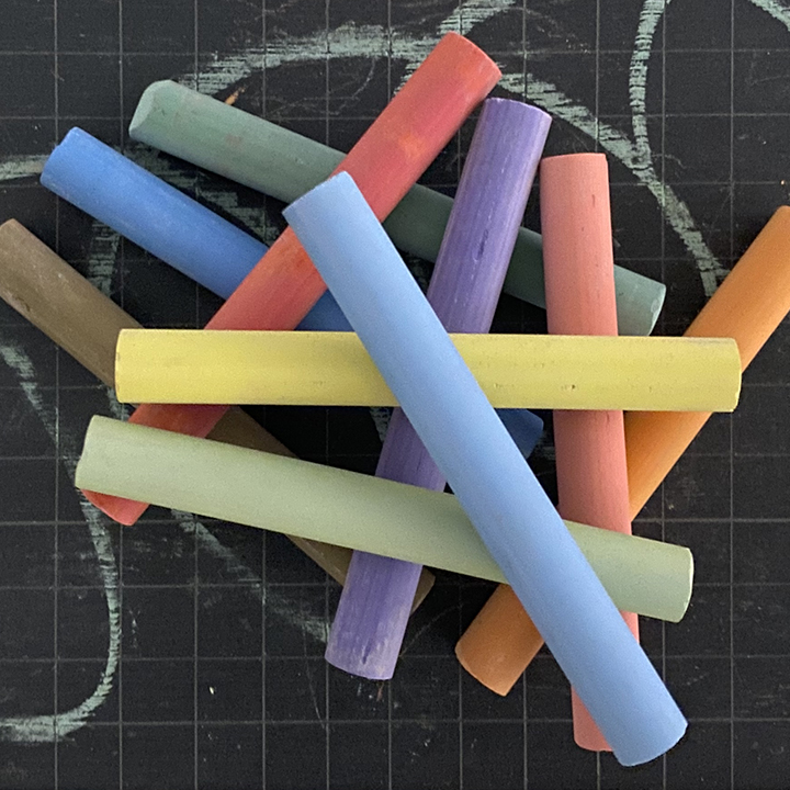 Box of 100 coloured chalks