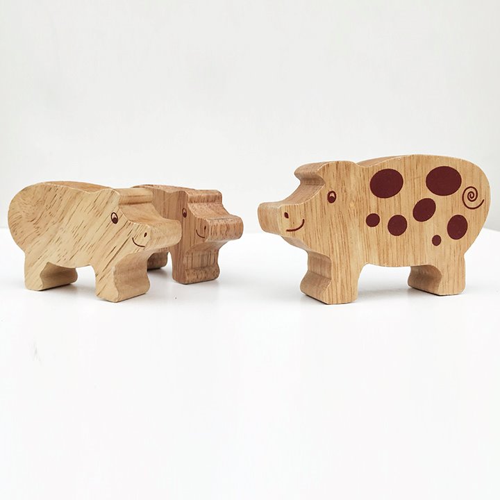 Family of wooden pigs