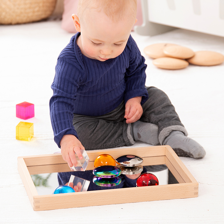 Placing objects to see reflections on tray