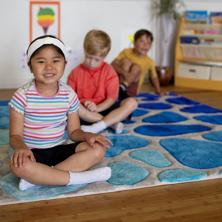 Thick pile carpet with blue water droplet design