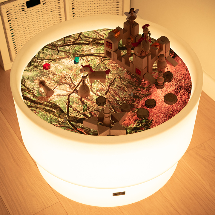 colour-changing light up table and beautifully printed mat