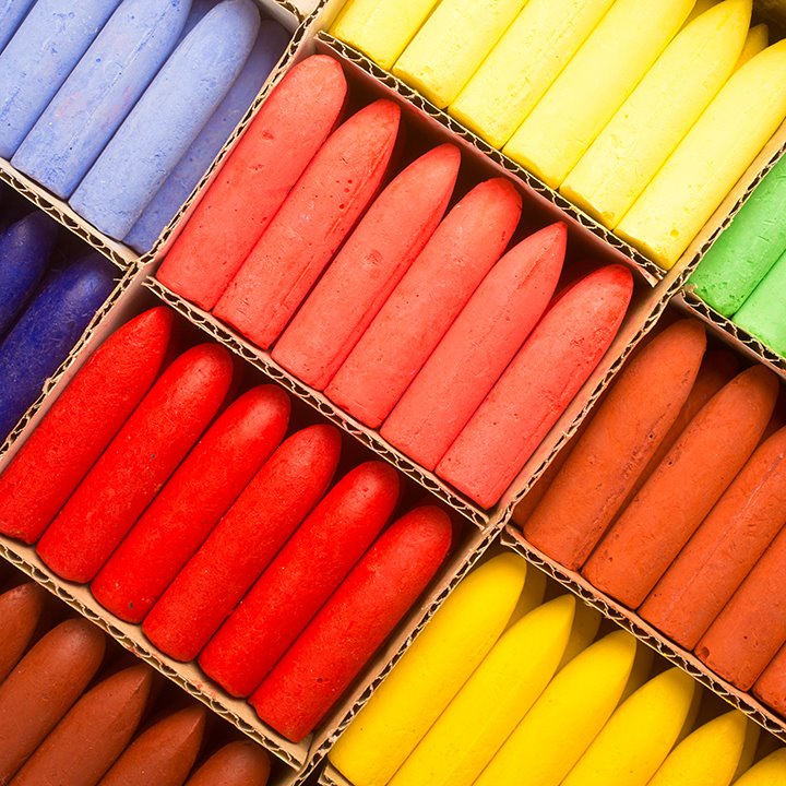 12 assorted colours in chalks and crayons