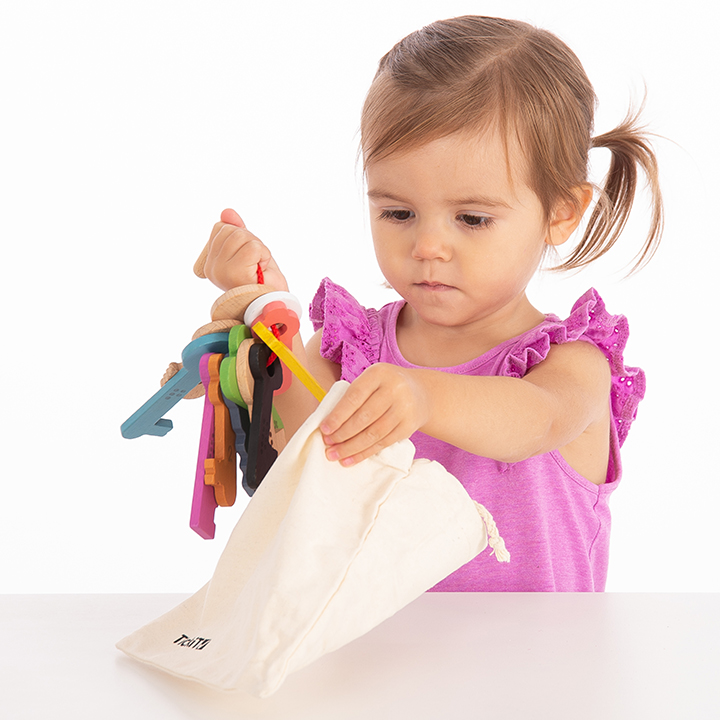 Children love to play with keys! 1 - 10 on one side and numidian dots on the other.