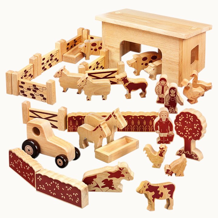 Smaller sized farmyard set pieces laid out
