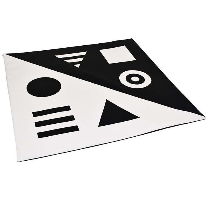 Black and white patterned baby mat