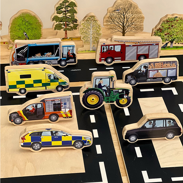 Set of 8 double-sided vehicles