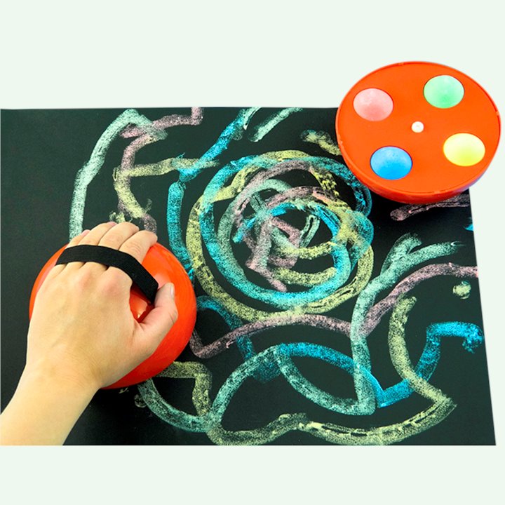 Plastic chalk holder and pattern maker