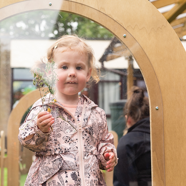 Play arched panel garden