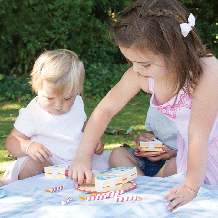 Role play cutting cake
