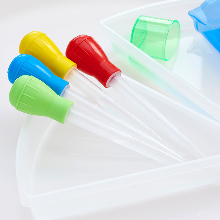 Four squeezy pipettes