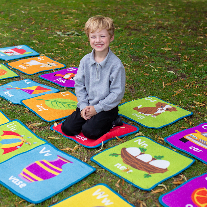 26 pictorial placement mats