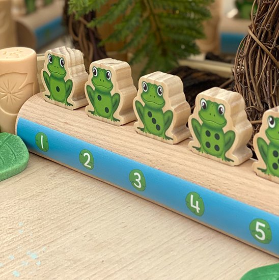 Number learning log with frogs