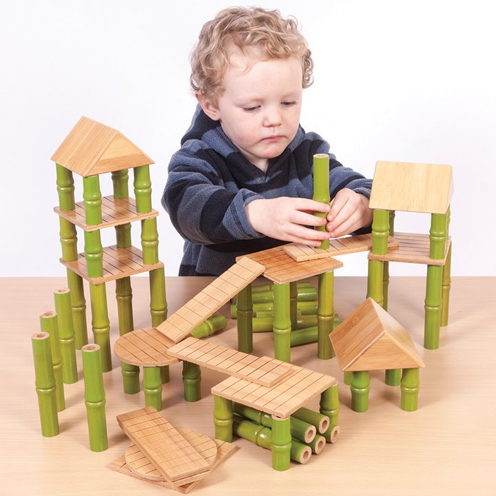 Structure made from sustainable loose bamboo blocks