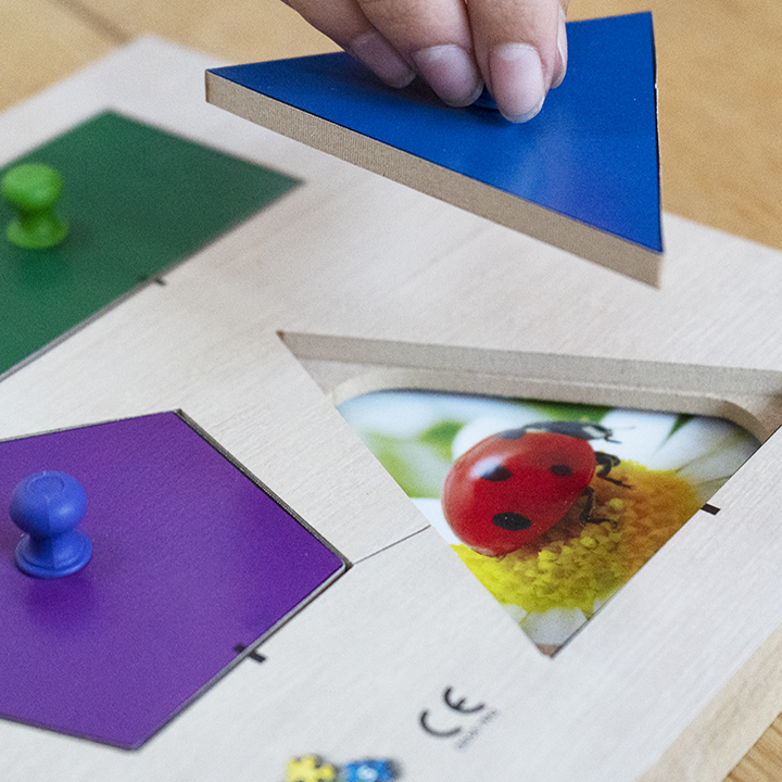 memory board with 5 pegged shapes and 4 laminated sheets