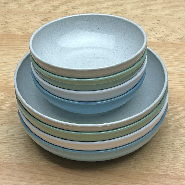 Modern bowls in 4 colours and 2 sizes