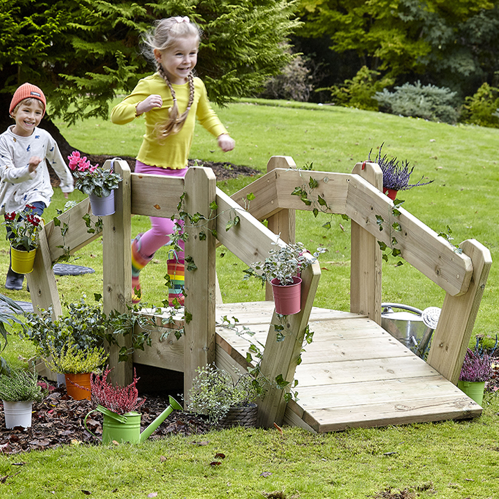 Outdoor fantasy play