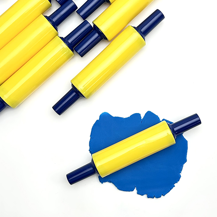 Simple plastic rollers for dough