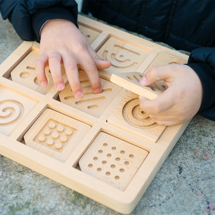 18 tiles and board for memory games