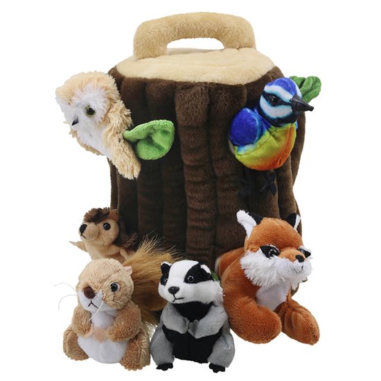 Six finger puppets and tree house bag