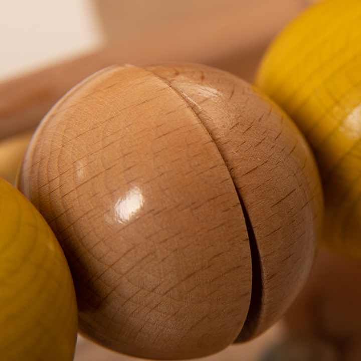 Clacking wooden beads