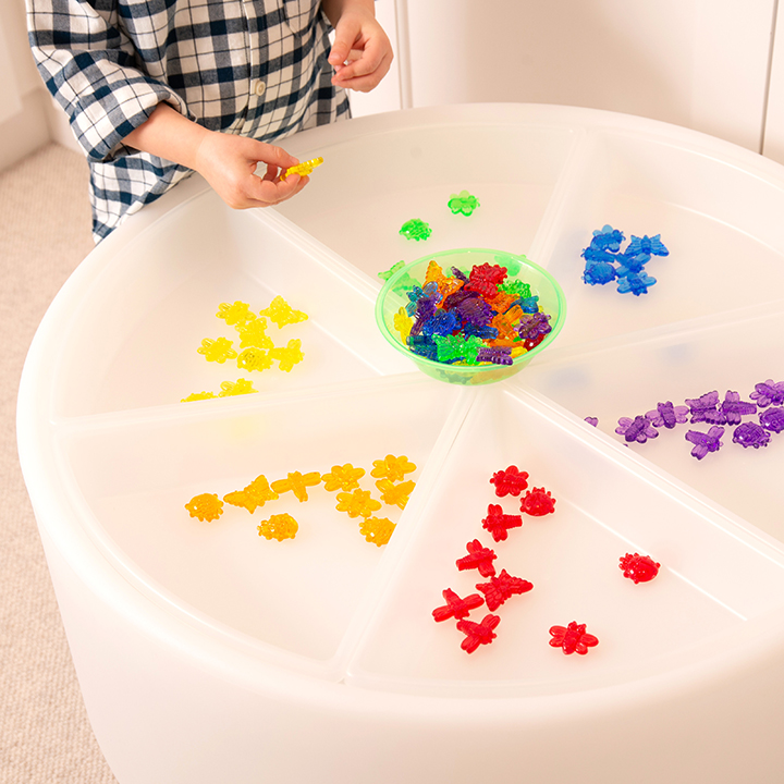 Light table with six divider trays