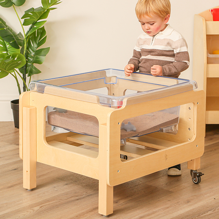 Water tray for nursery