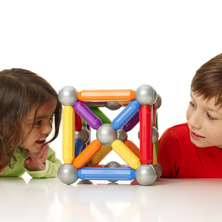 Two children and Smartmax cube