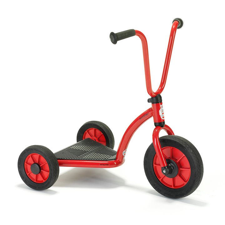 Mini scooter with wider foot base