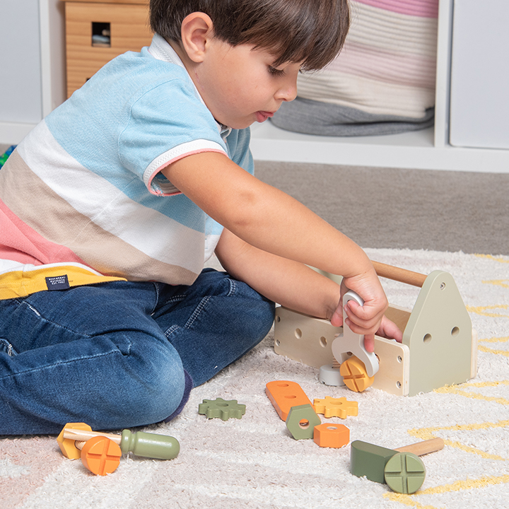 Kit with spanners and tools