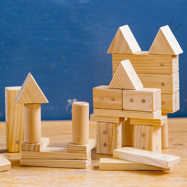 60 magnetic wooden building blocks