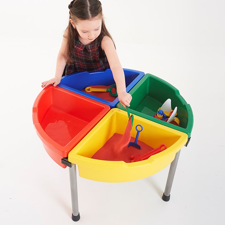 Coloured exploration tray with four compartments and a range of materials