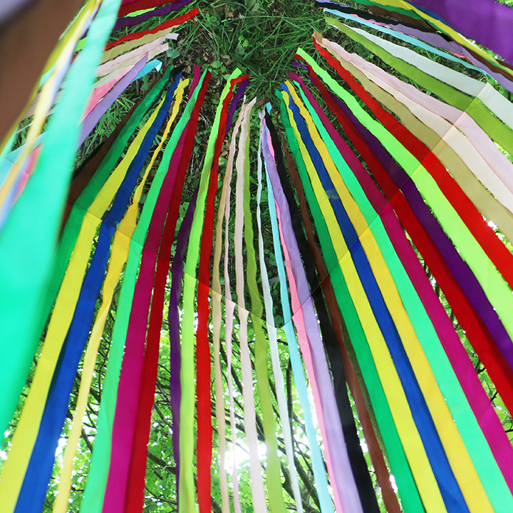 Dangling ribbon shower