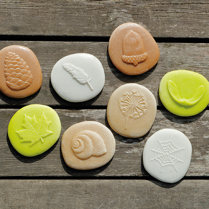 Set of 8 nature stones