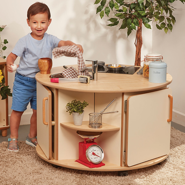 Round play kitchen