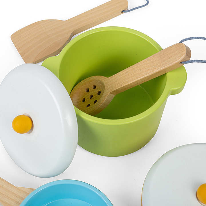 Cooking pots, lids and utensils