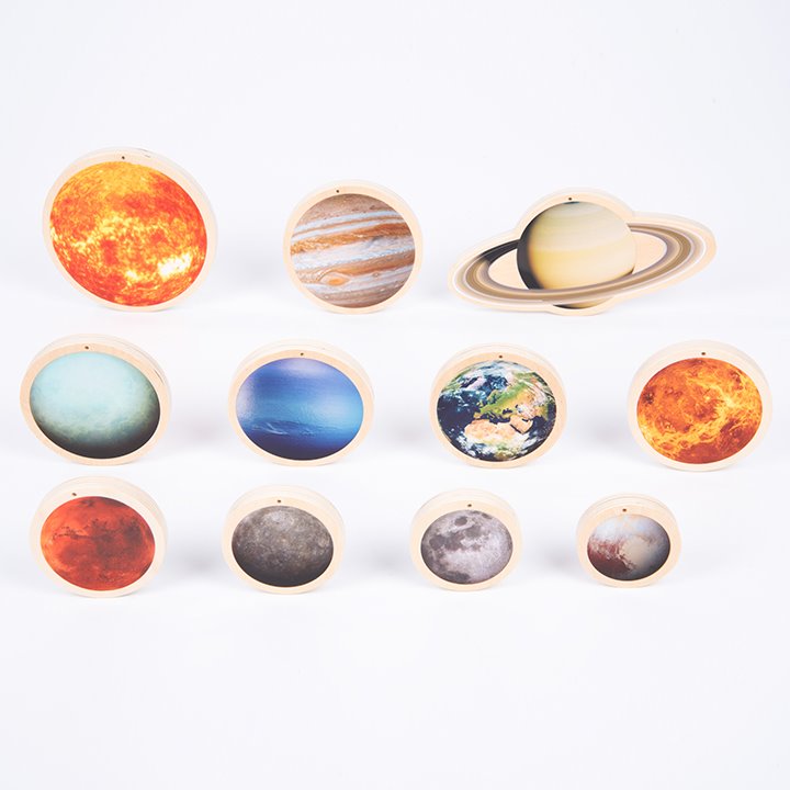 11 discs representing planets and our moon