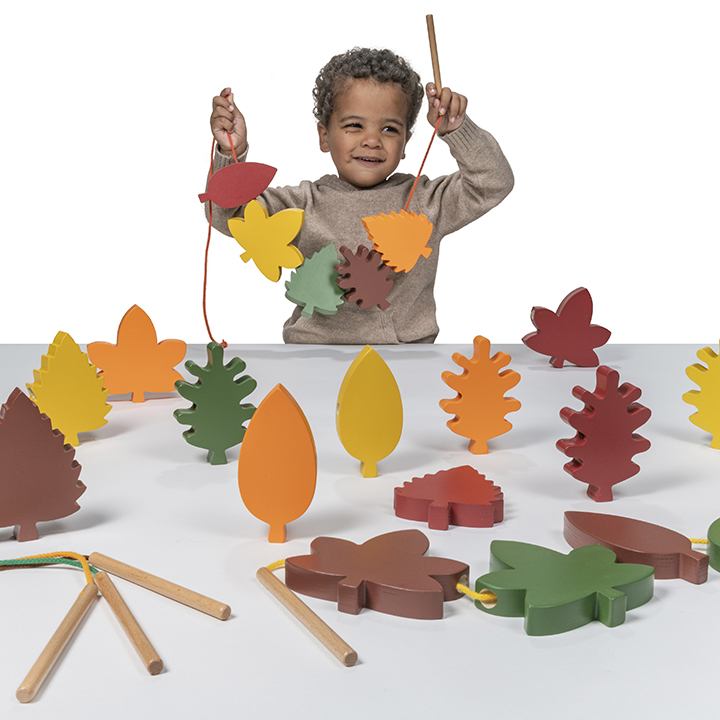Set of chunky wooden leaves