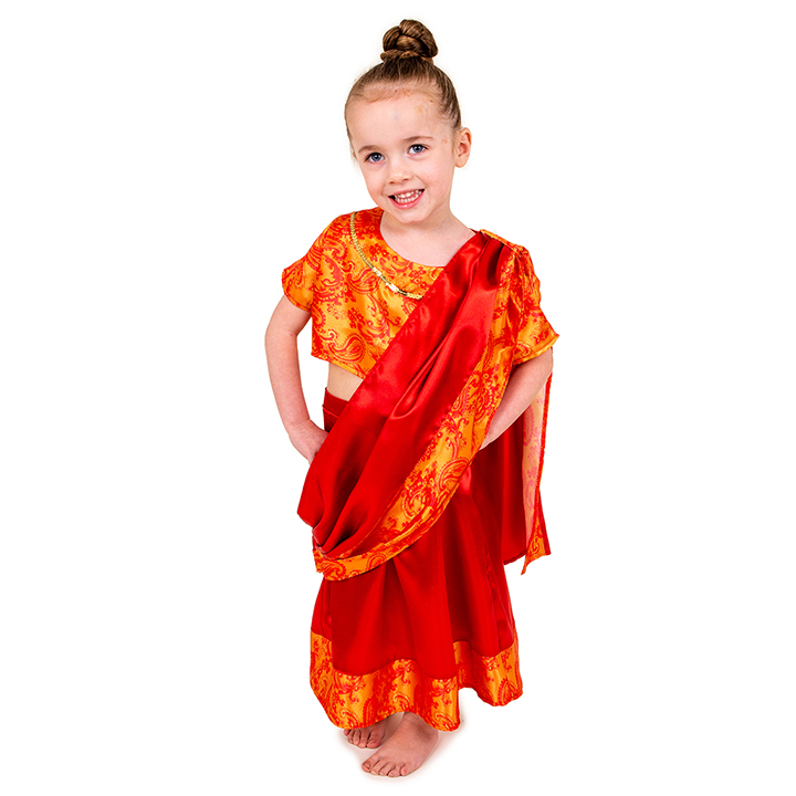 Dressing up Sari